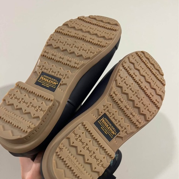 Pendleton Geometric Patterned Boots - Black and Blue - Picture 5 of 5